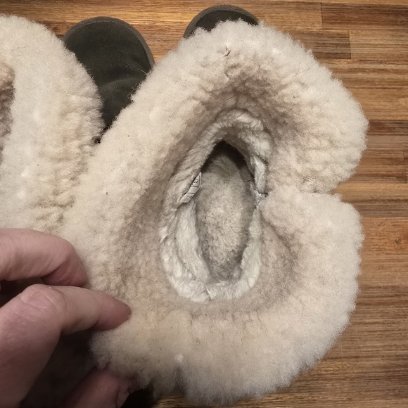 Koolaburra by UGG Victoria Buckle Boots in Olive Green - Size 8 - Picture 9 of 9